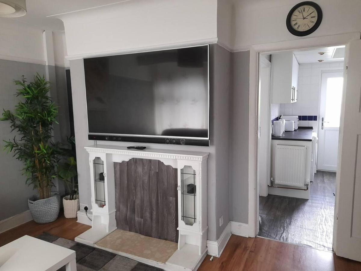 Bright 4-Bed House 15 Min To Manchester Centre Villa Bagian luar foto