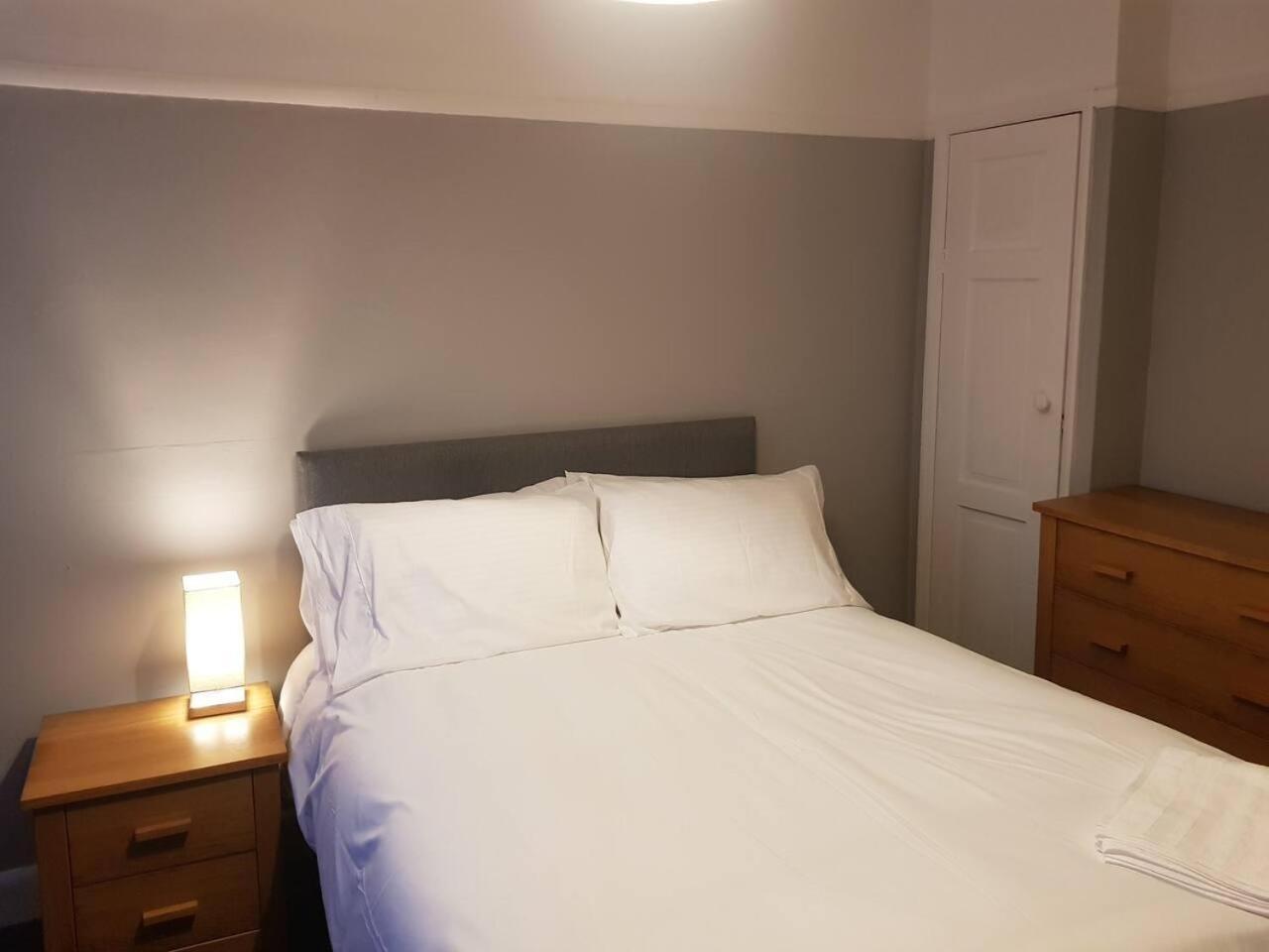 Bright 4-Bed House 15 Min To Manchester Centre Villa Bagian luar foto